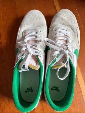 Nike White Suede Skate Shoes with Green Accents